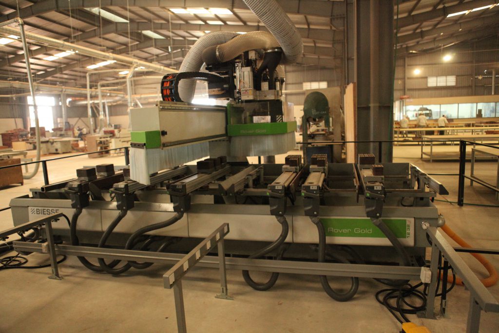 Máy cắt CNC hiện đại